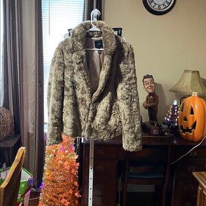 Forever 21 Plush Faux Fur Coat in Tan